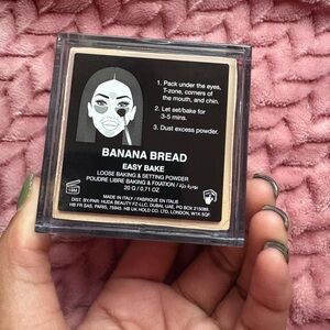 Huda Beauty Easy Bake Loose Powder - Banana Bread